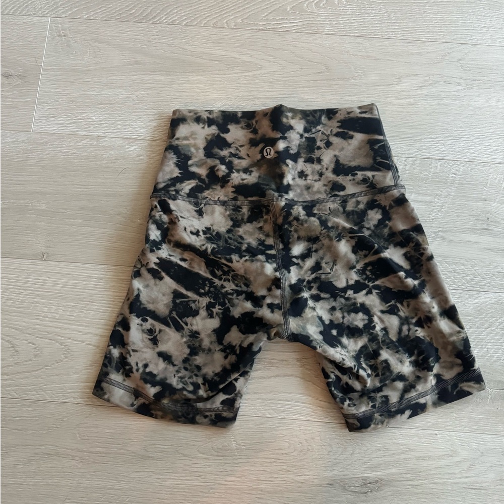 Lululemon Wunder Under Biker Shorts - Size 4 - NWOT